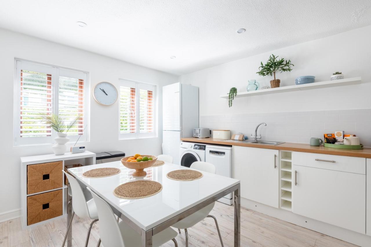 Hideaway - Exclusive Marina Development, Town Centre, With Parking Falmouth