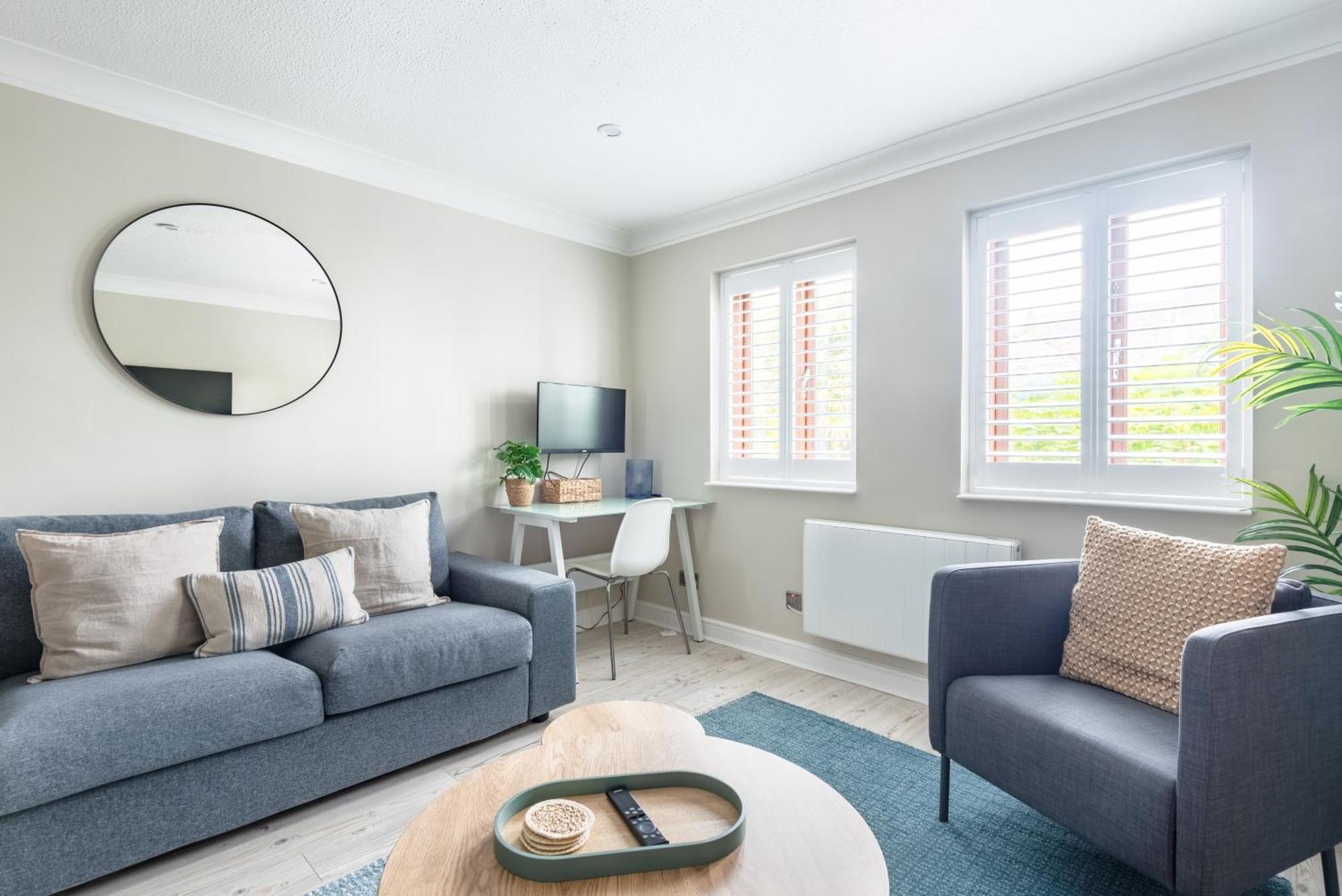 Hideaway - Exclusive Marina Development, Town Centre, With Parking *