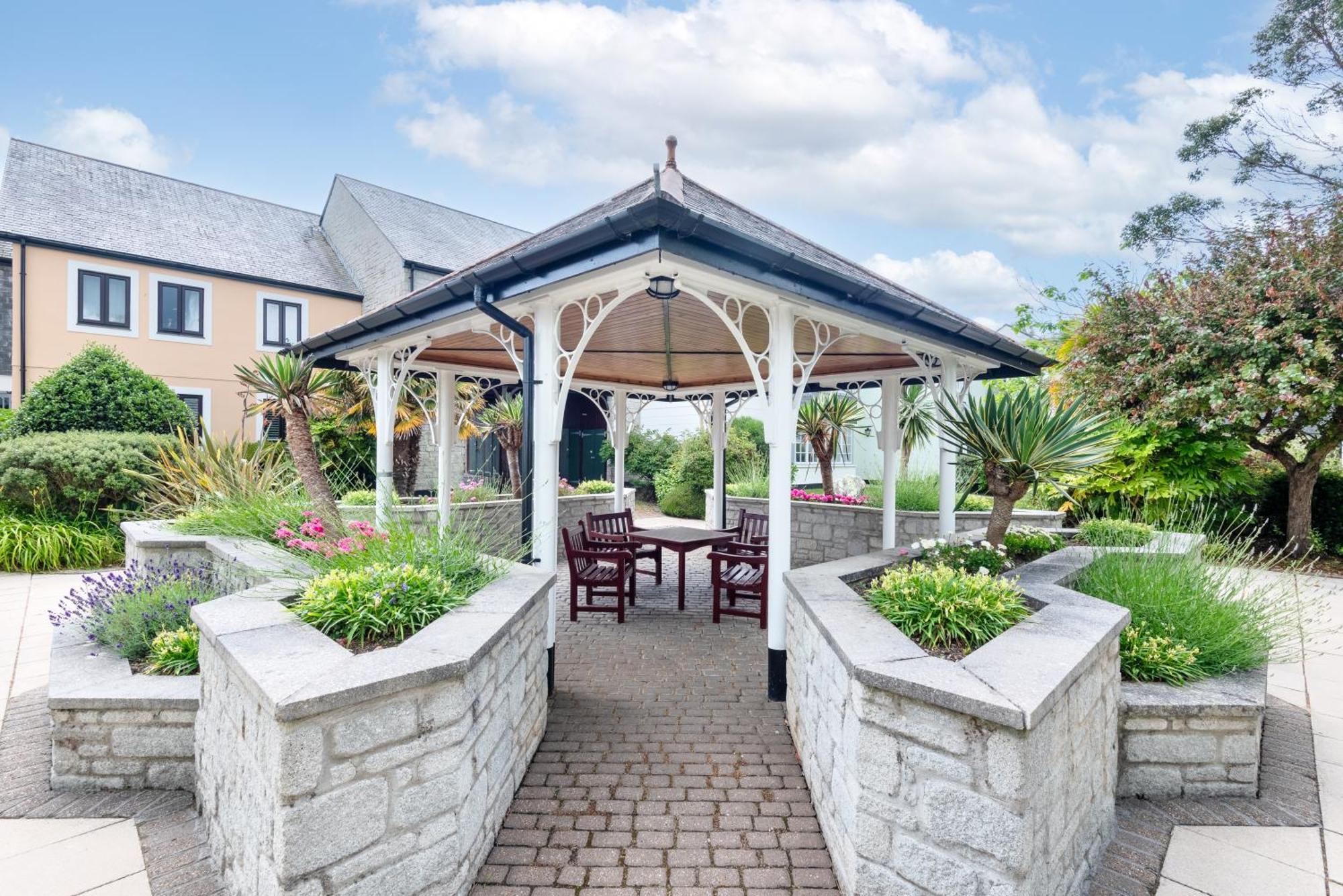 Hideaway - Exclusive Marina Development, Town Centre, With Parking